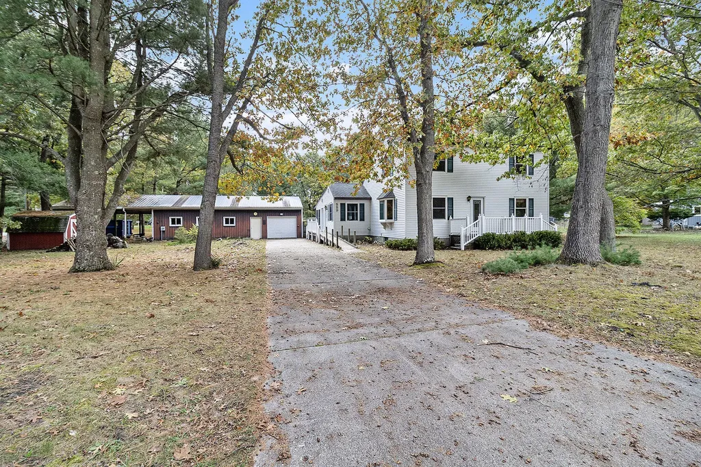 559 E Sands Street Pentwater Village MI 49449