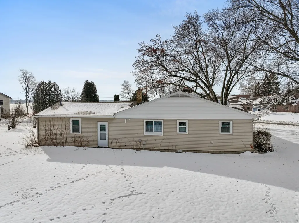 616 Lakeshore Drive Cadillac City MI 49601