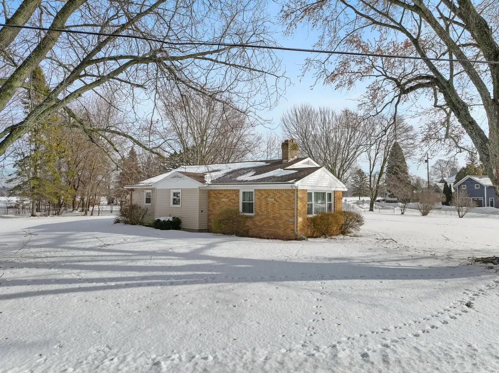 616 Lakeshore Drive Cadillac City MI 49601