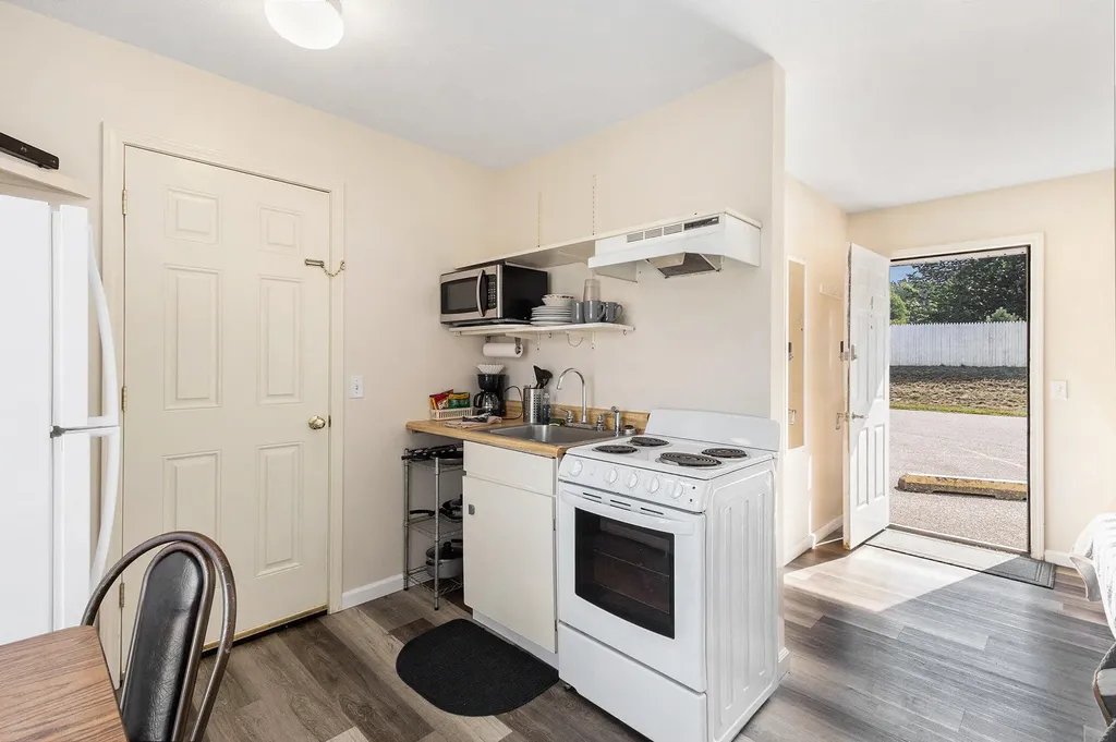 1882 N Lakeshore Drive Hamlin Township MI 49431