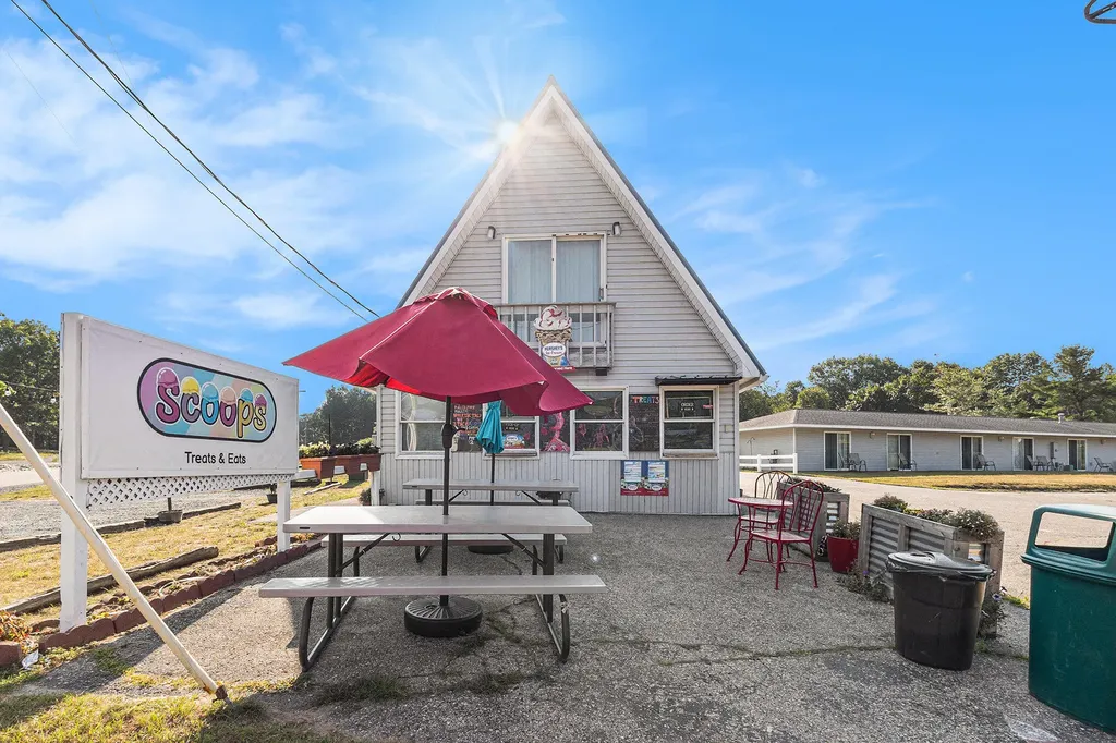 1882 N Lakeshore Drive Hamlin Township MI 49431