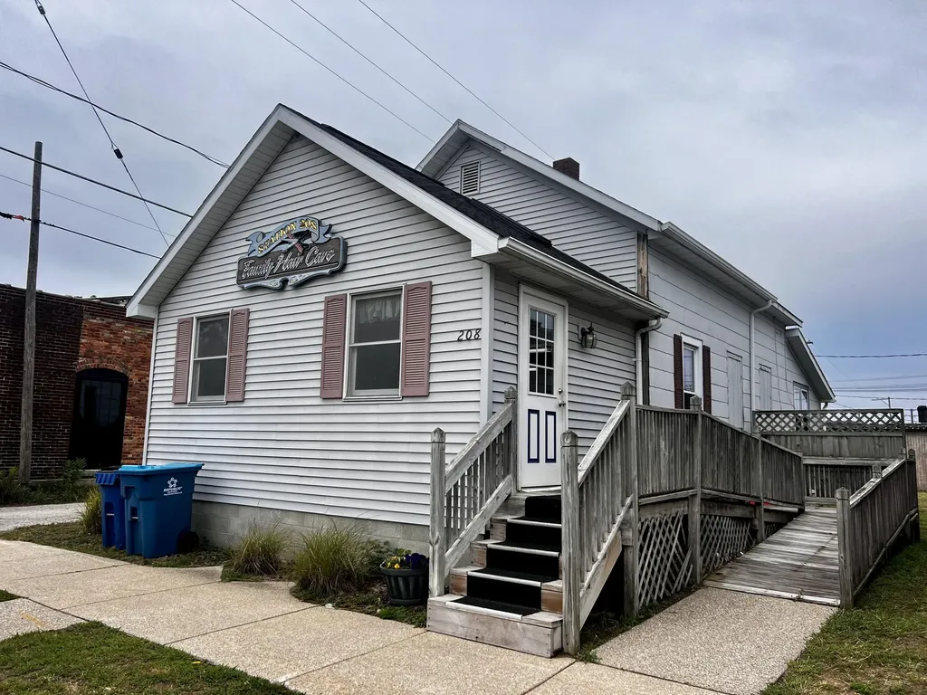 208 S Harrison Street Ludington City MI 49431