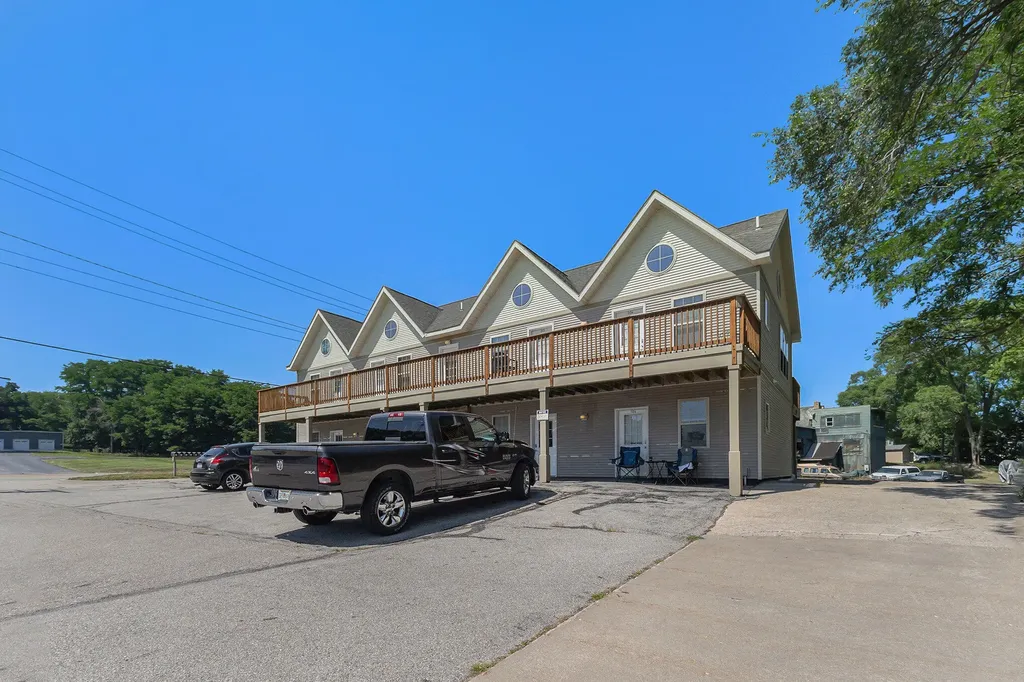 215 & 217 Arthur Street Manistee City MI 49660