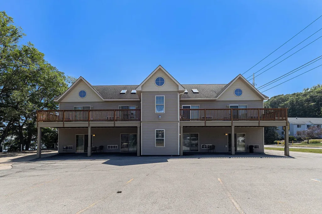 215 & 217 Arthur Street Manistee City MI 49660