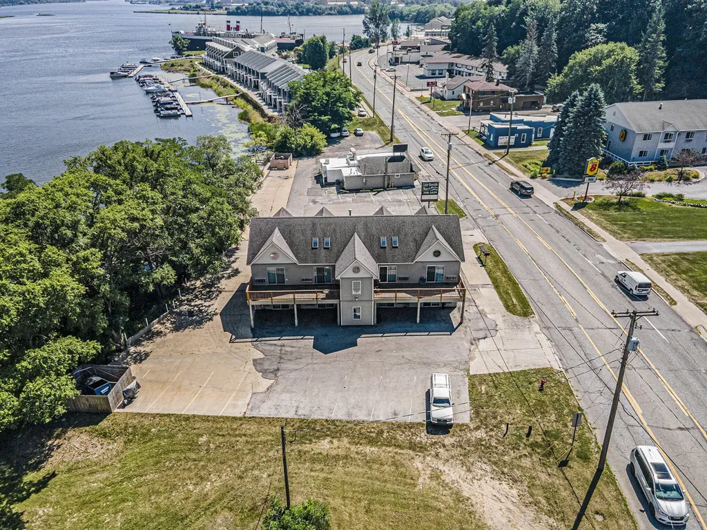 215 & 217 Arthur Street Manistee City MI 49660