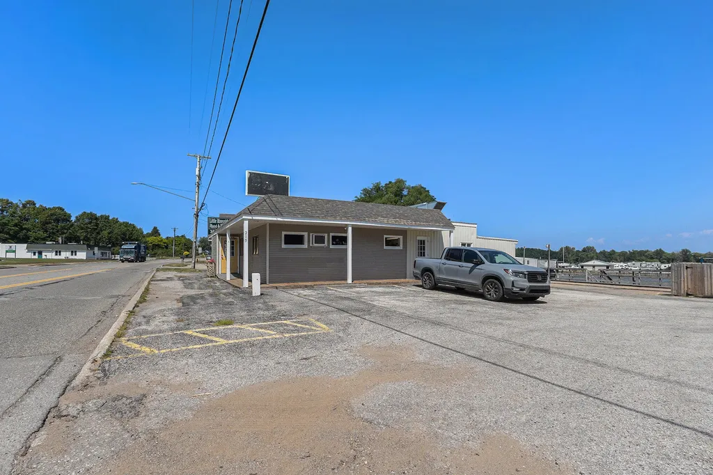 215 & 217 Arthur Street Manistee City MI 49660