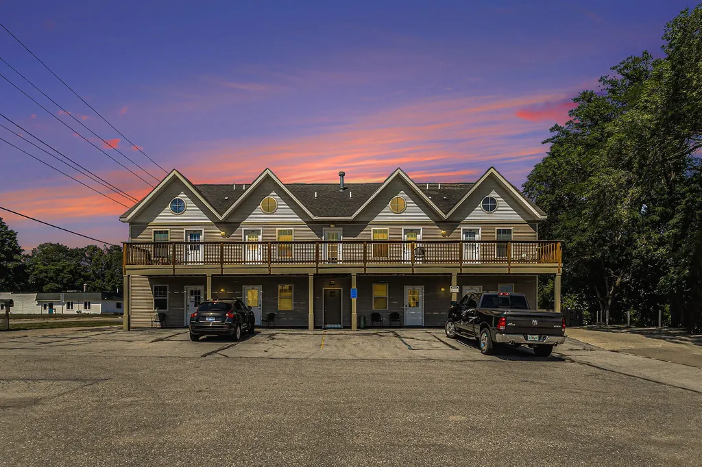 215 & 217 Arthur Street Manistee City MI 49660