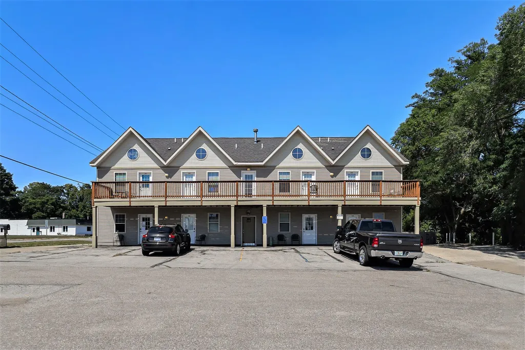 215 & 217 Arthur Street Manistee City MI 49660