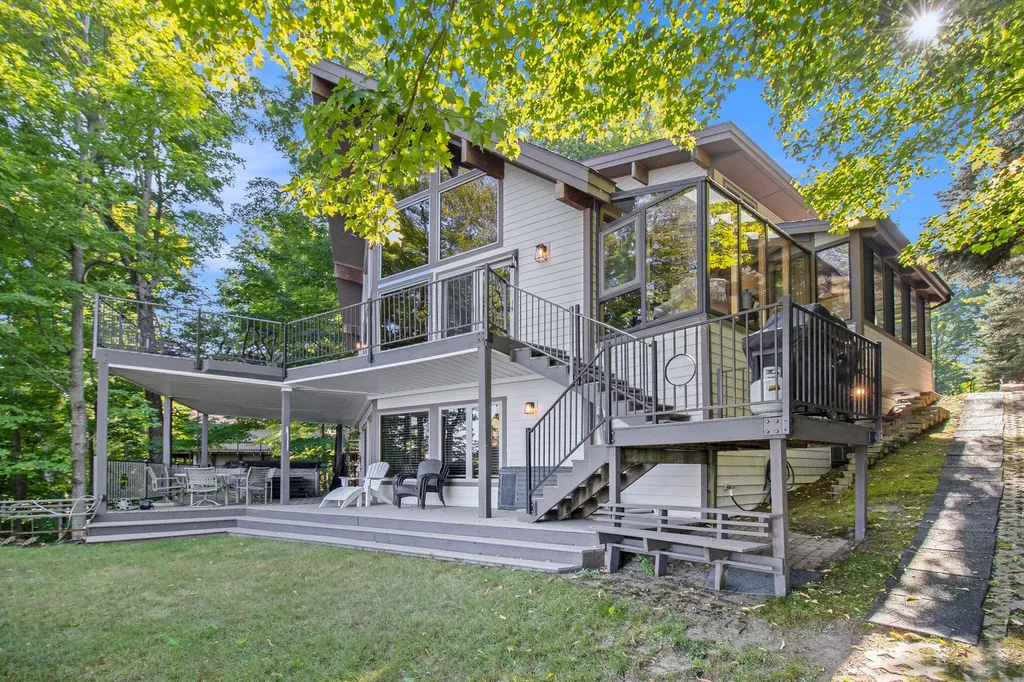 6218 N Loggers Lane Hamlin Township MI 49431