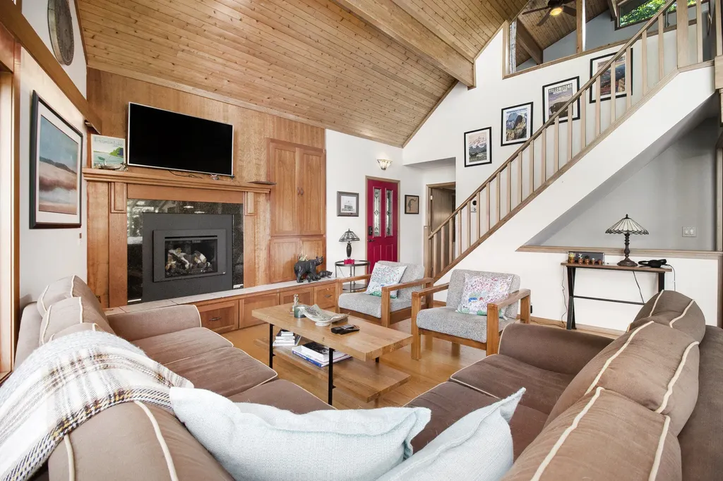 6218 N Loggers Lane Hamlin Township MI 49431