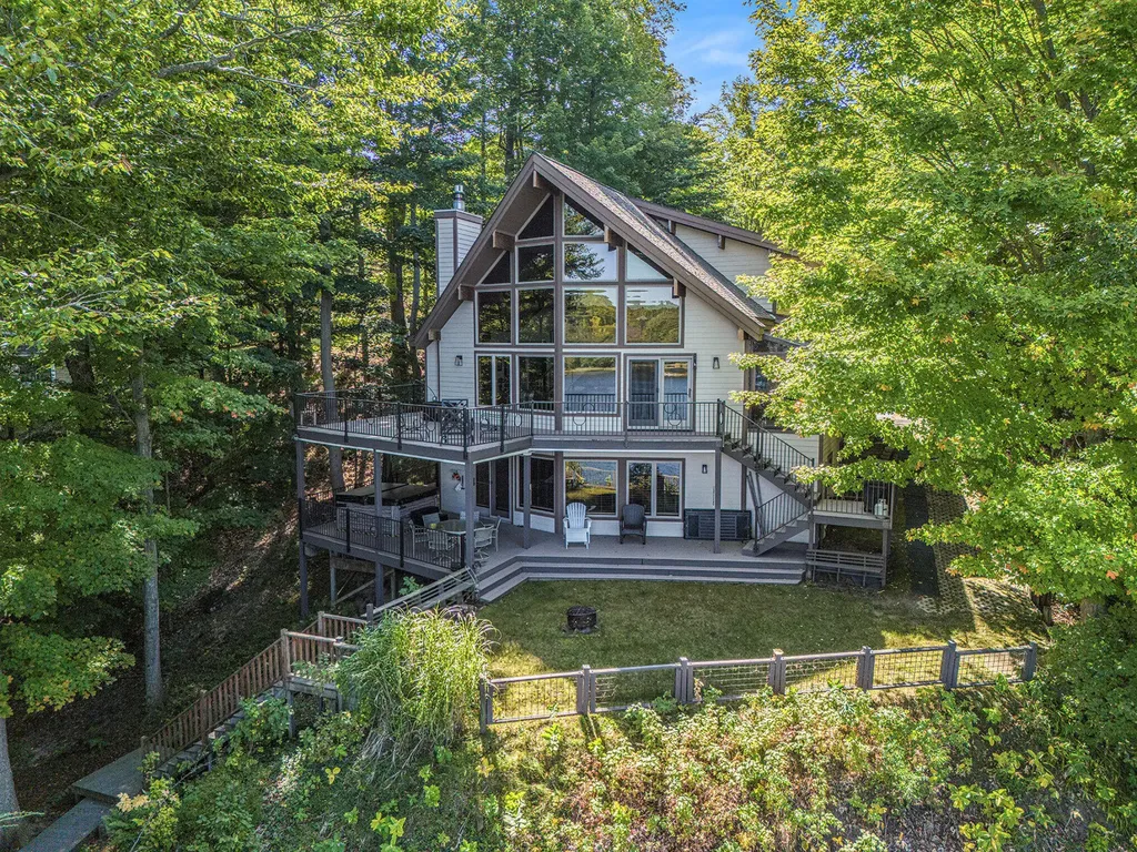 6218 N Loggers Lane Hamlin Township MI 49431