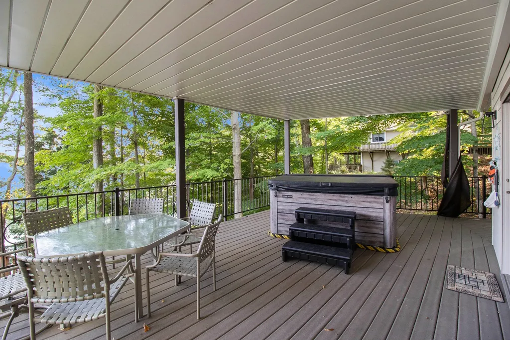 6218 N Loggers Lane Hamlin Township MI 49431