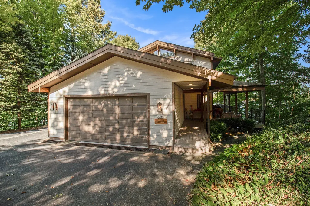 6218 N Loggers Lane Hamlin Township MI 49431