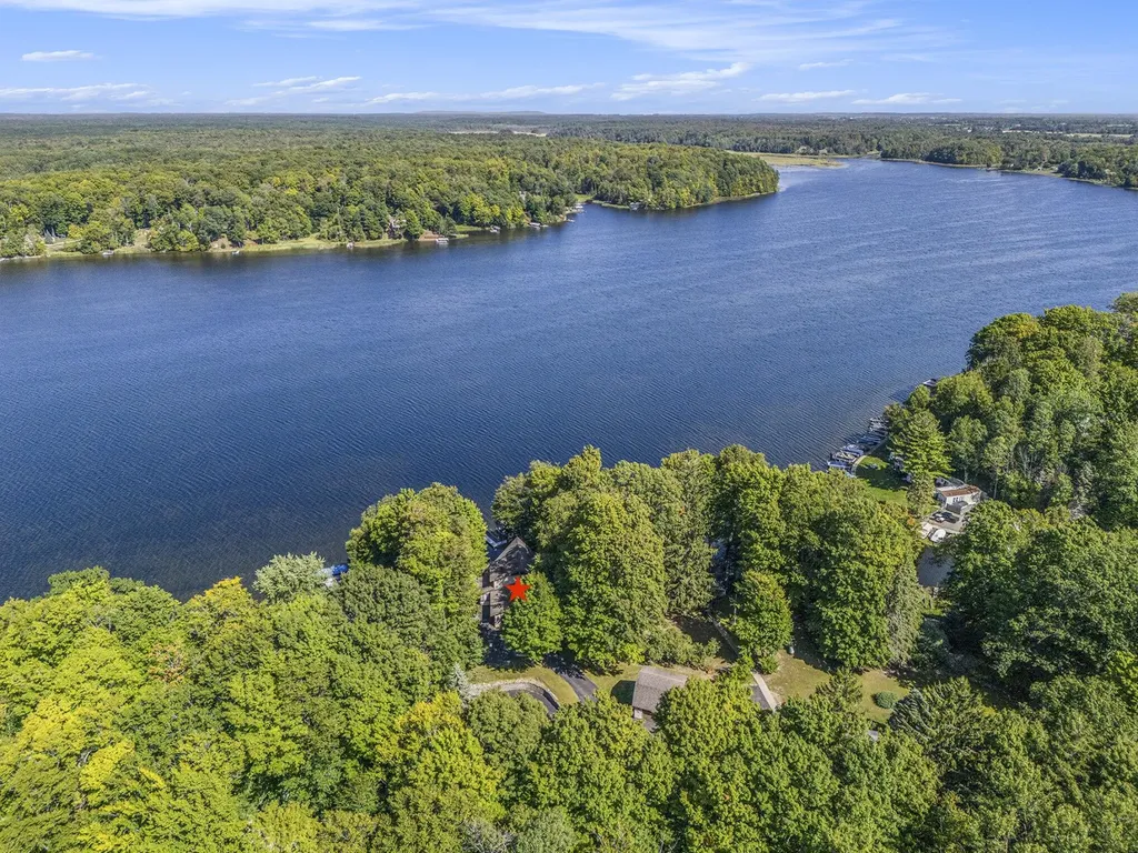 6218 N Loggers Lane Hamlin Township MI 49431