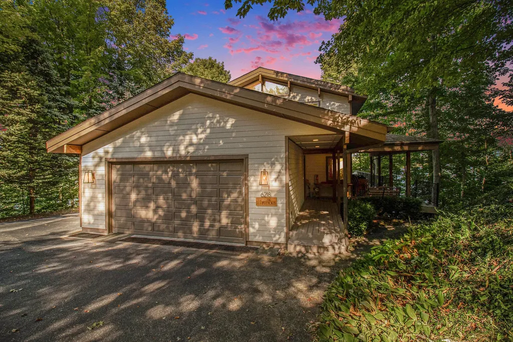 6218 N Loggers Lane Hamlin Township MI 49431