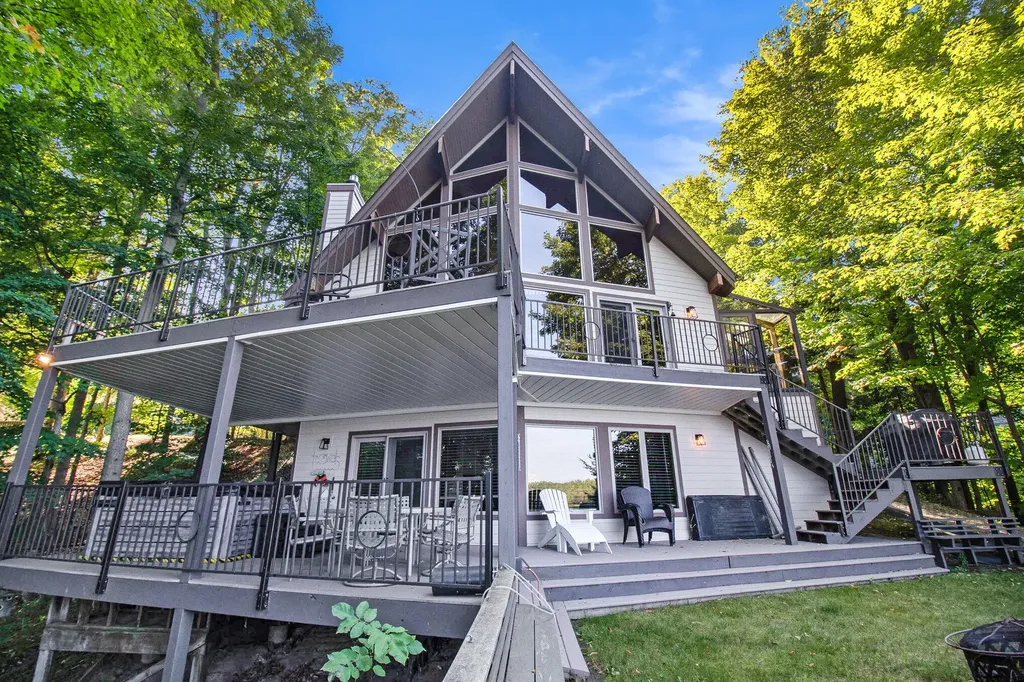 6218 N Loggers Lane Hamlin Township MI 49431