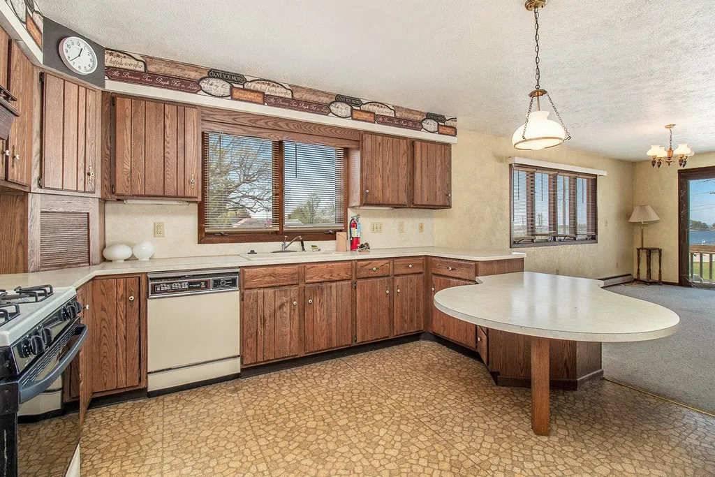 929 S Washington Avenue Ludington City MI 49431