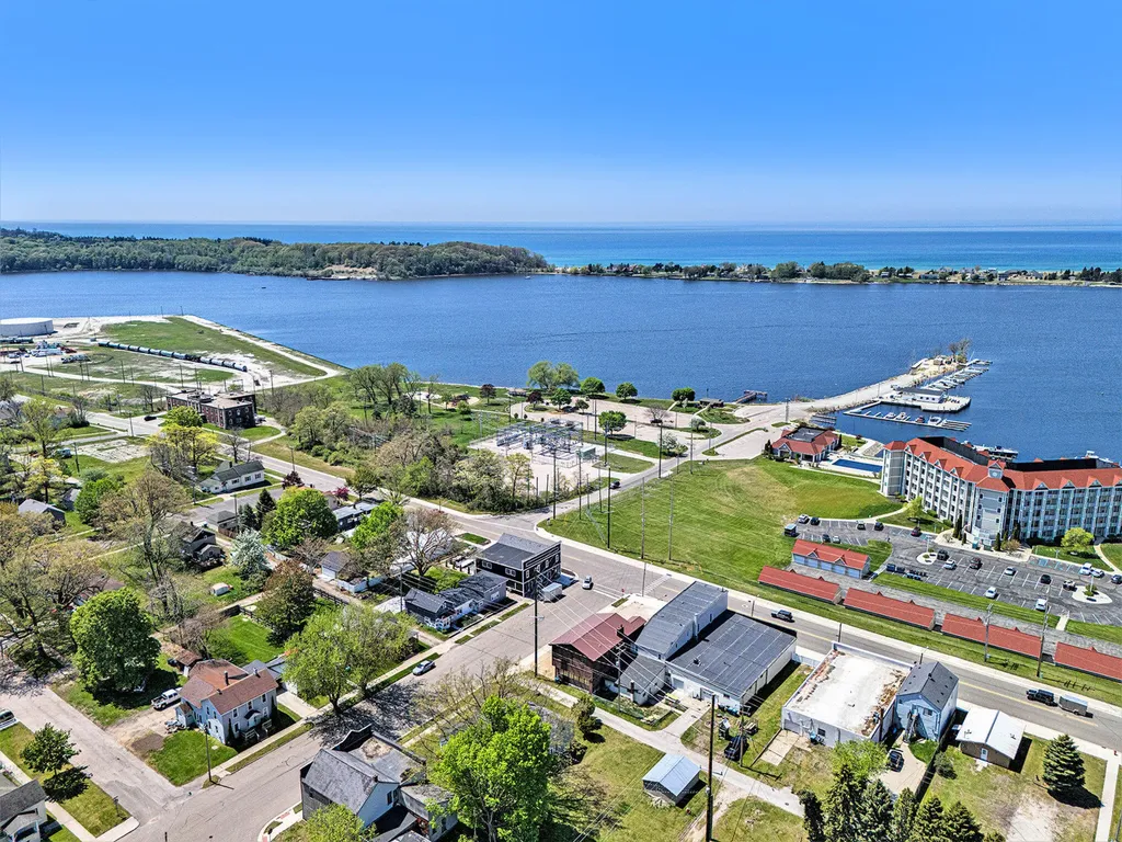 929 S Washington Avenue Ludington City MI 49431