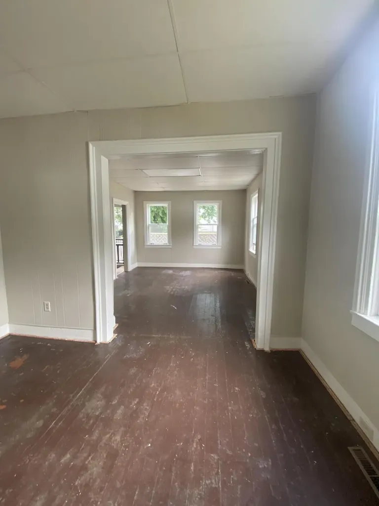 661 NW Broadway Avenue NW Grand Rapids City MI 49504