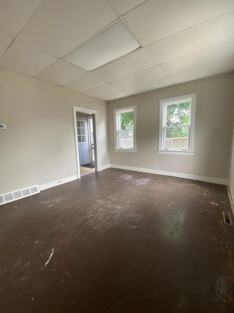661 NW Broadway Avenue NW Grand Rapids City MI 49504