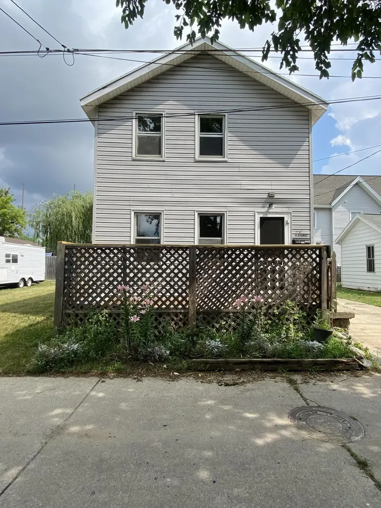 661 NW Broadway Avenue NW Grand Rapids City MI 49504