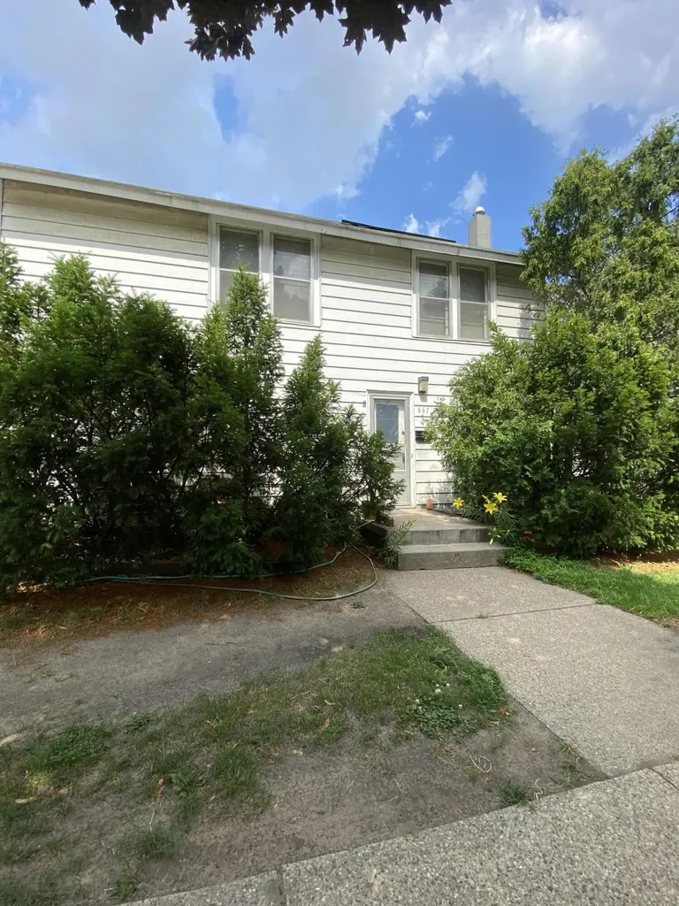661 NW Broadway Avenue NW Grand Rapids City MI 49504
