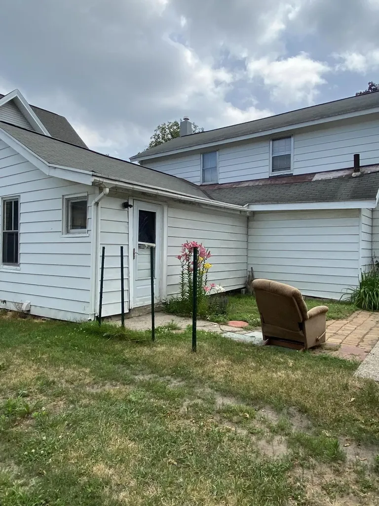 661 NW Broadway Avenue NW Grand Rapids City MI 49504