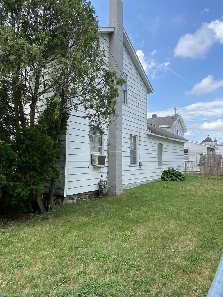 661 NW Broadway Avenue NW Grand Rapids City MI 49504
