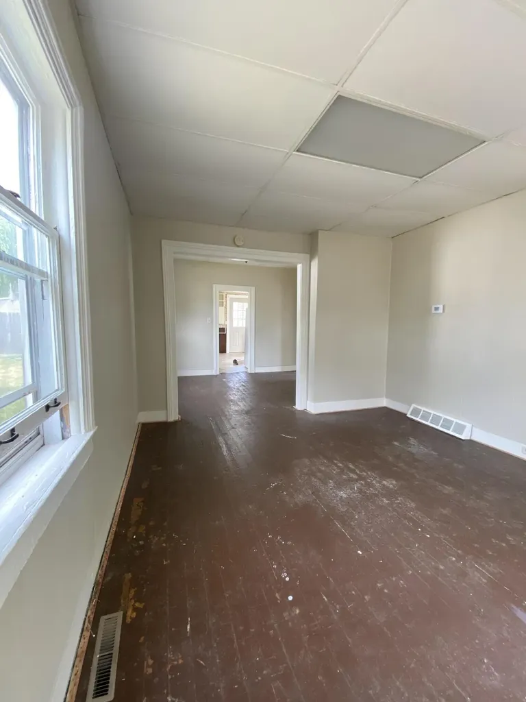661 NW Broadway Avenue NW Grand Rapids City MI 49504
