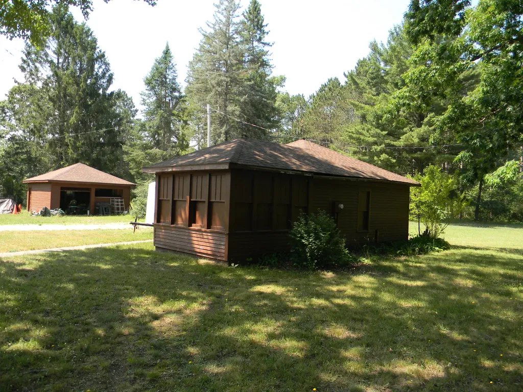 1306 N Tippy Dam Road Dickson Township MI 49689