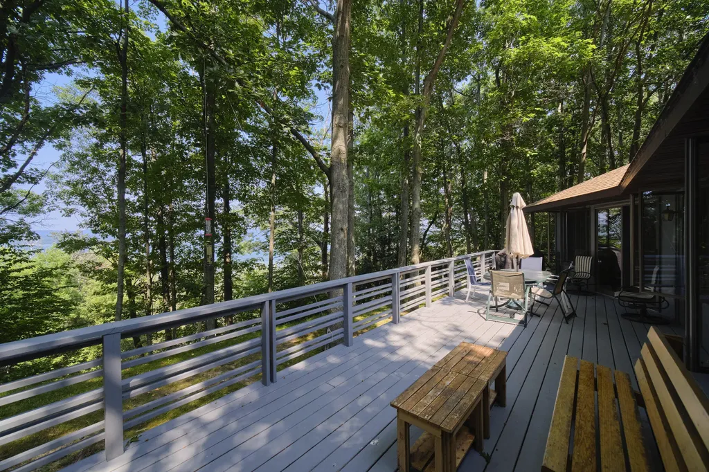 2521 Crescent Beach Road Onekama Township MI 49660