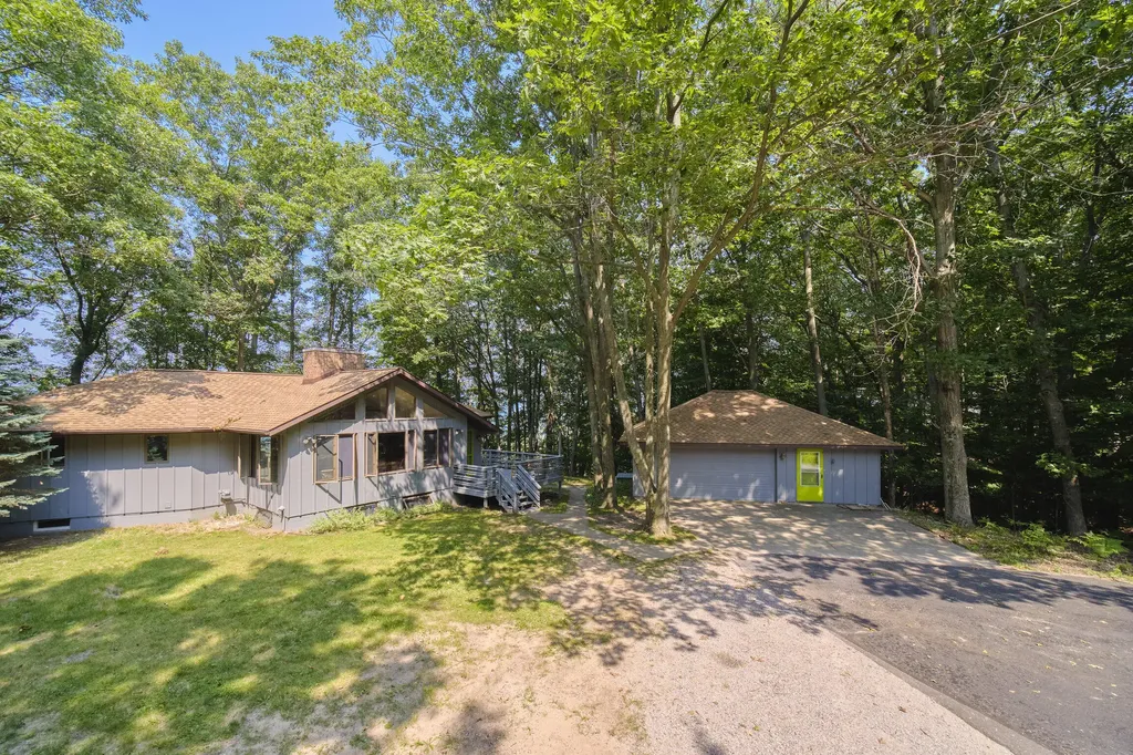 2521 Crescent Beach Road Onekama Township MI 49660