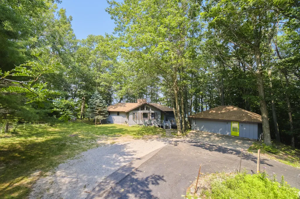2521 Crescent Beach Road Onekama Township MI 49660