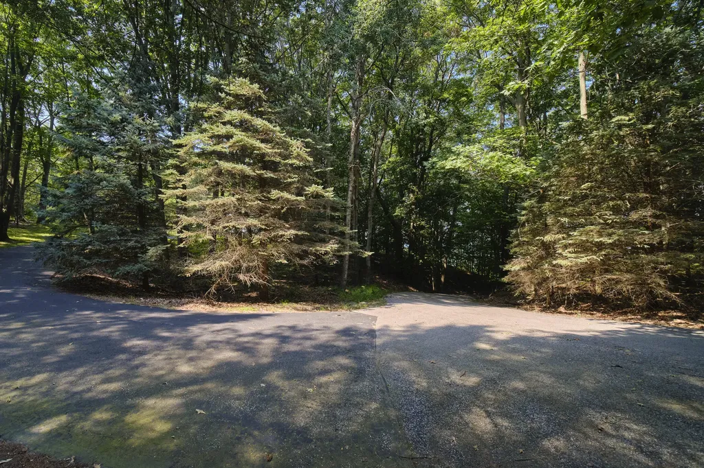 2521 Crescent Beach Road Onekama Township MI 49660