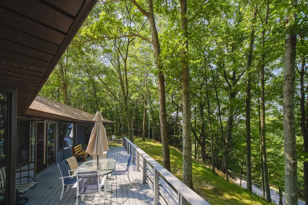 2521 Crescent Beach Road Onekama Township MI 49660
