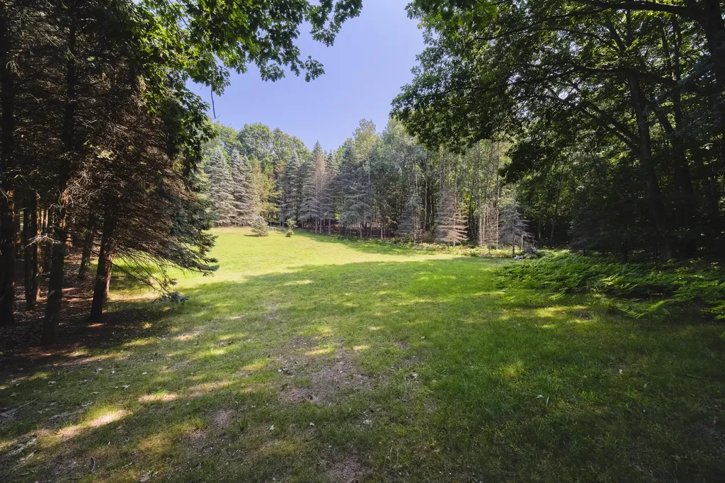 2521 Crescent Beach Road Onekama Township MI 49660