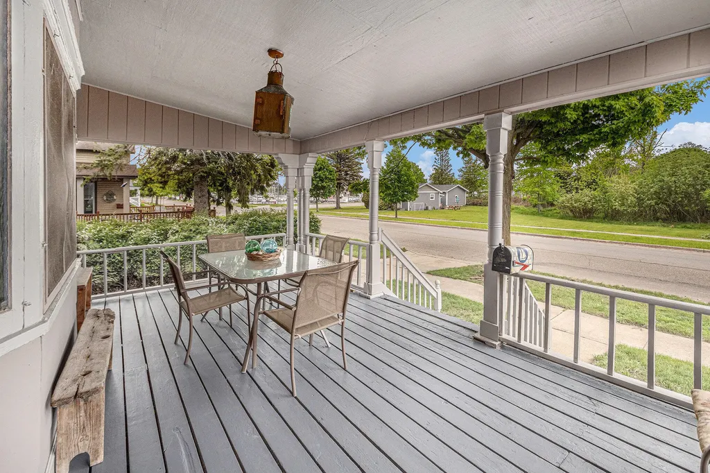 706 W Loomis Street Ludington City MI 49431