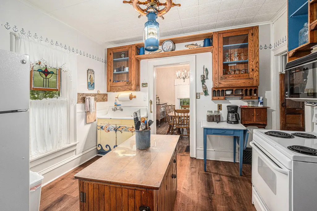 706 W Loomis Street Ludington City MI 49431