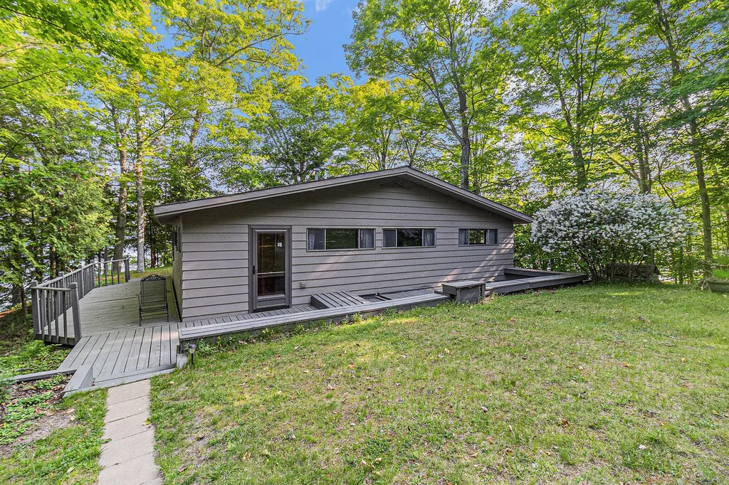 6253 Loggers Lane Hamlin Township MI 49431