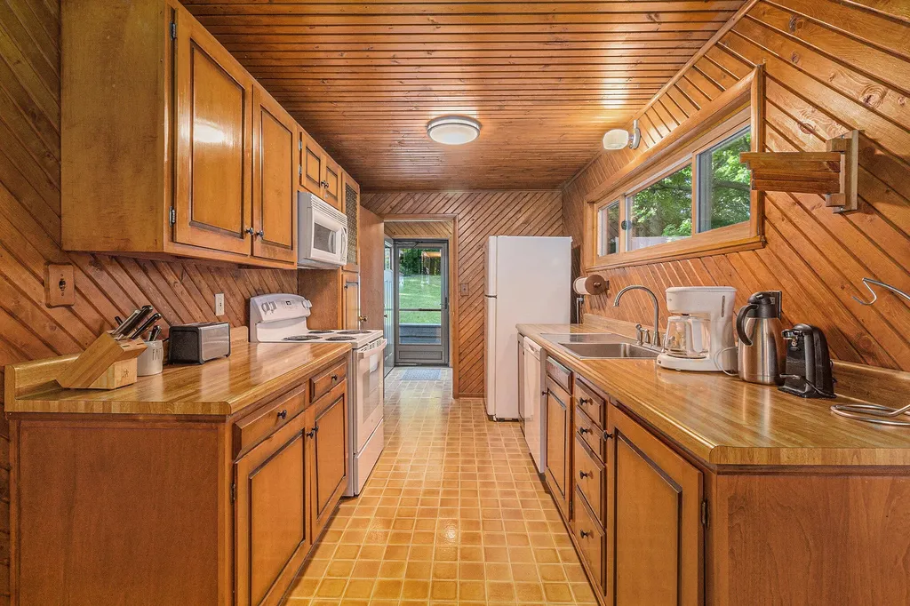 6253 Loggers Lane Hamlin Township MI 49431