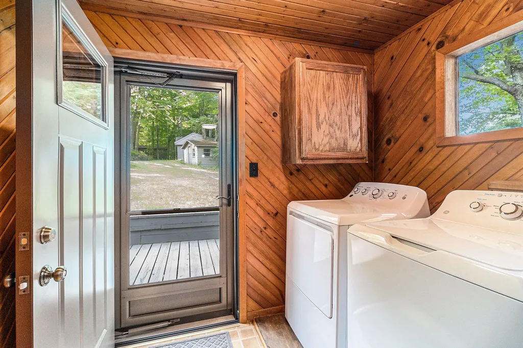 6253 Loggers Lane Hamlin Township MI 49431