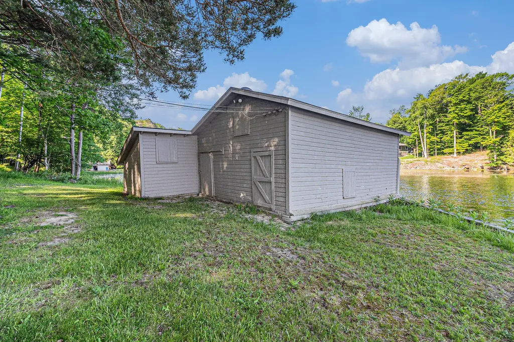 6253 Loggers Lane Hamlin Township MI 49431