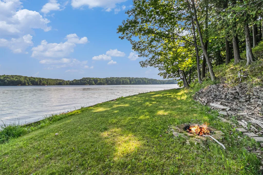 6253 Loggers Lane Hamlin Township MI 49431