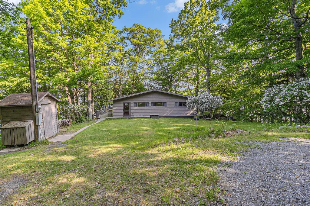 6253 Loggers Lane Hamlin Township MI 49431