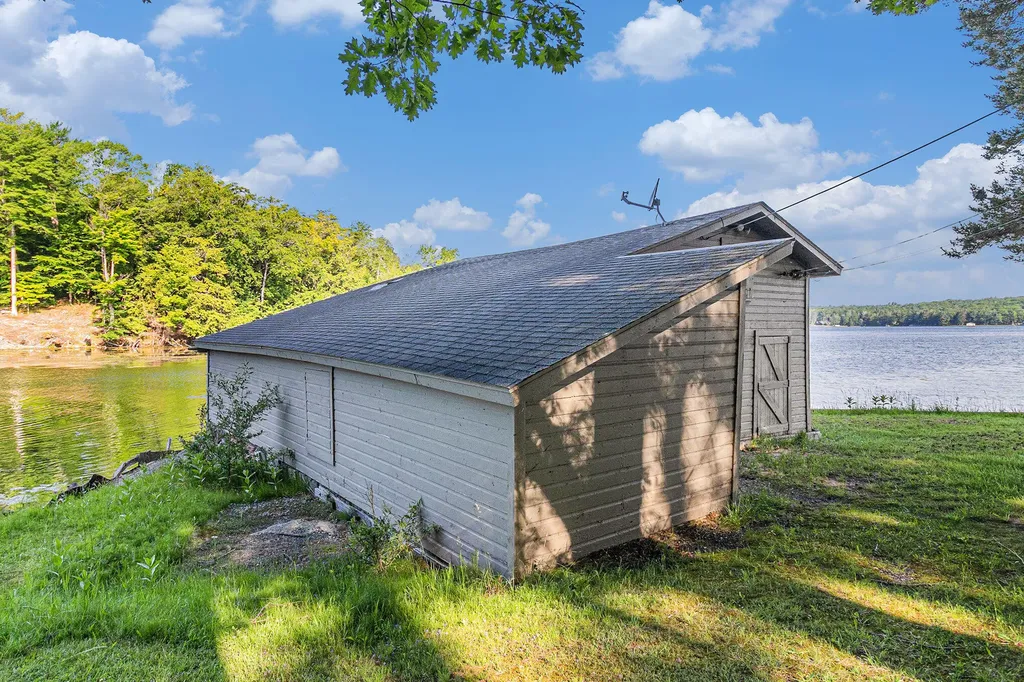 6253 Loggers Lane Hamlin Township MI 49431