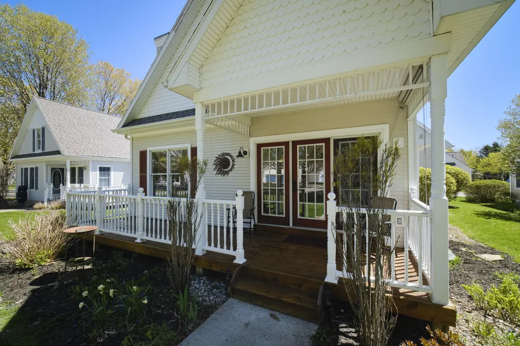 10 Cottage Lane Manistee City MI 49660