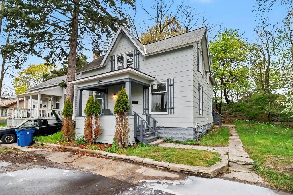 280 6th Avenue Manistee City MI 49660