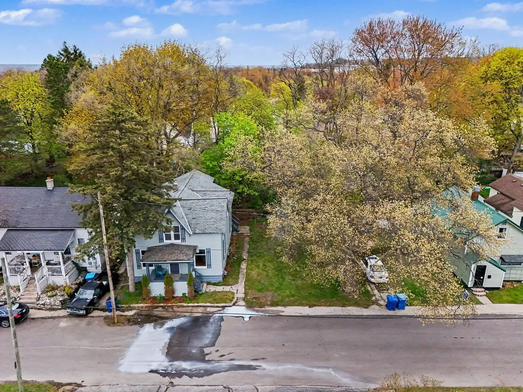 280 6th Avenue Manistee City MI 49660