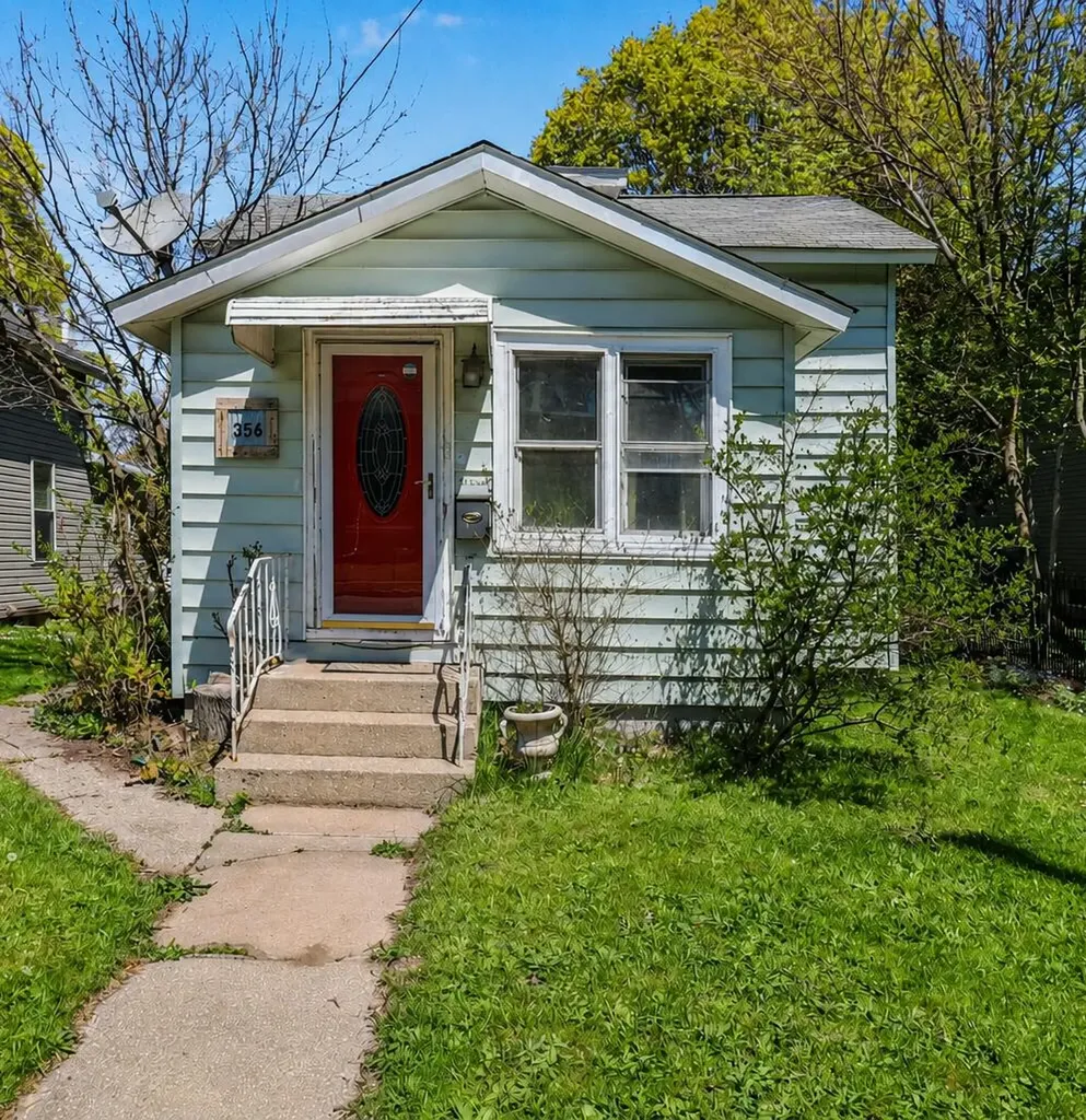 356 1st Street Manistee City MI 49660