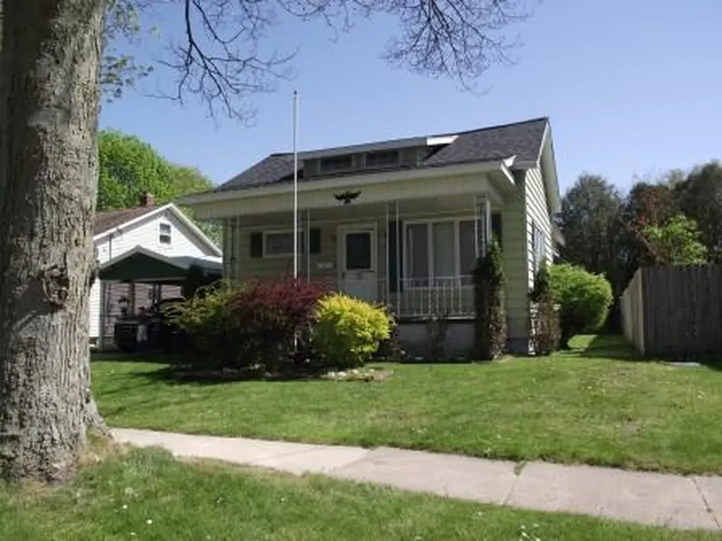 365 7th Street Manistee Township MI 49660